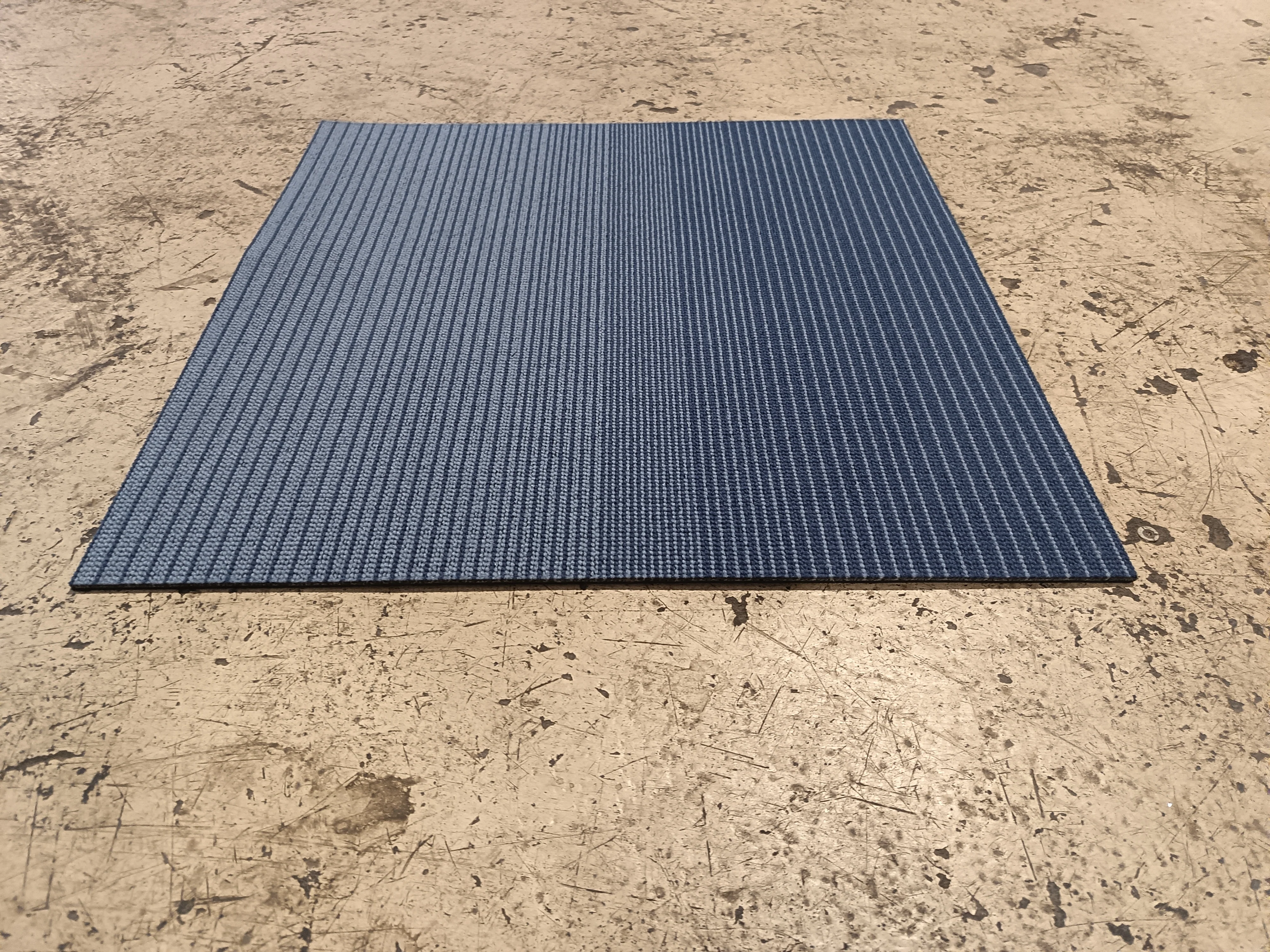 Dalle moquette bleu rayé - 500 x 500 mm - Image 2
