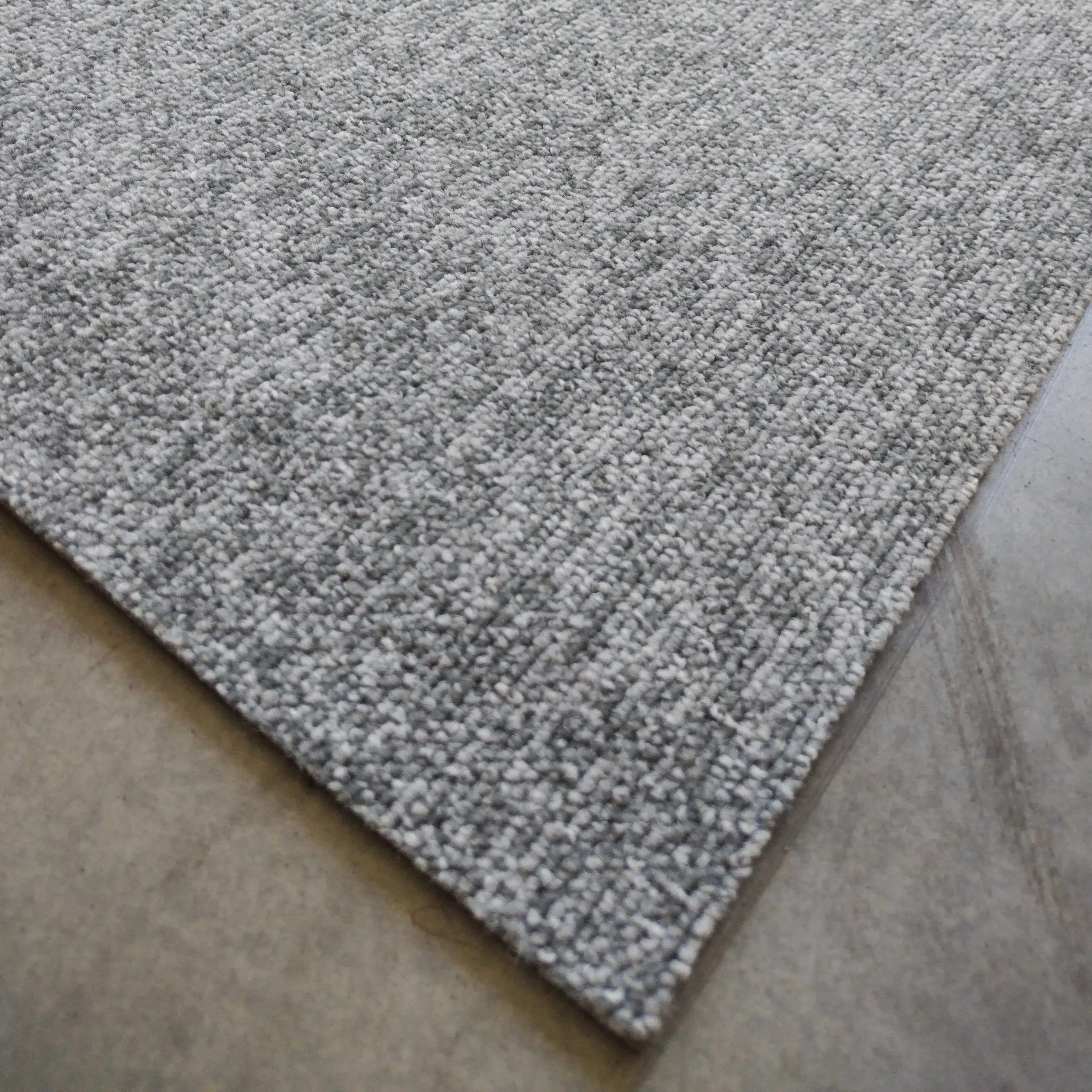 Dalle moquette gris clair - 500 x 500 x 5.5 mm - Udirev (Quadro Montana 0920) - Image 2