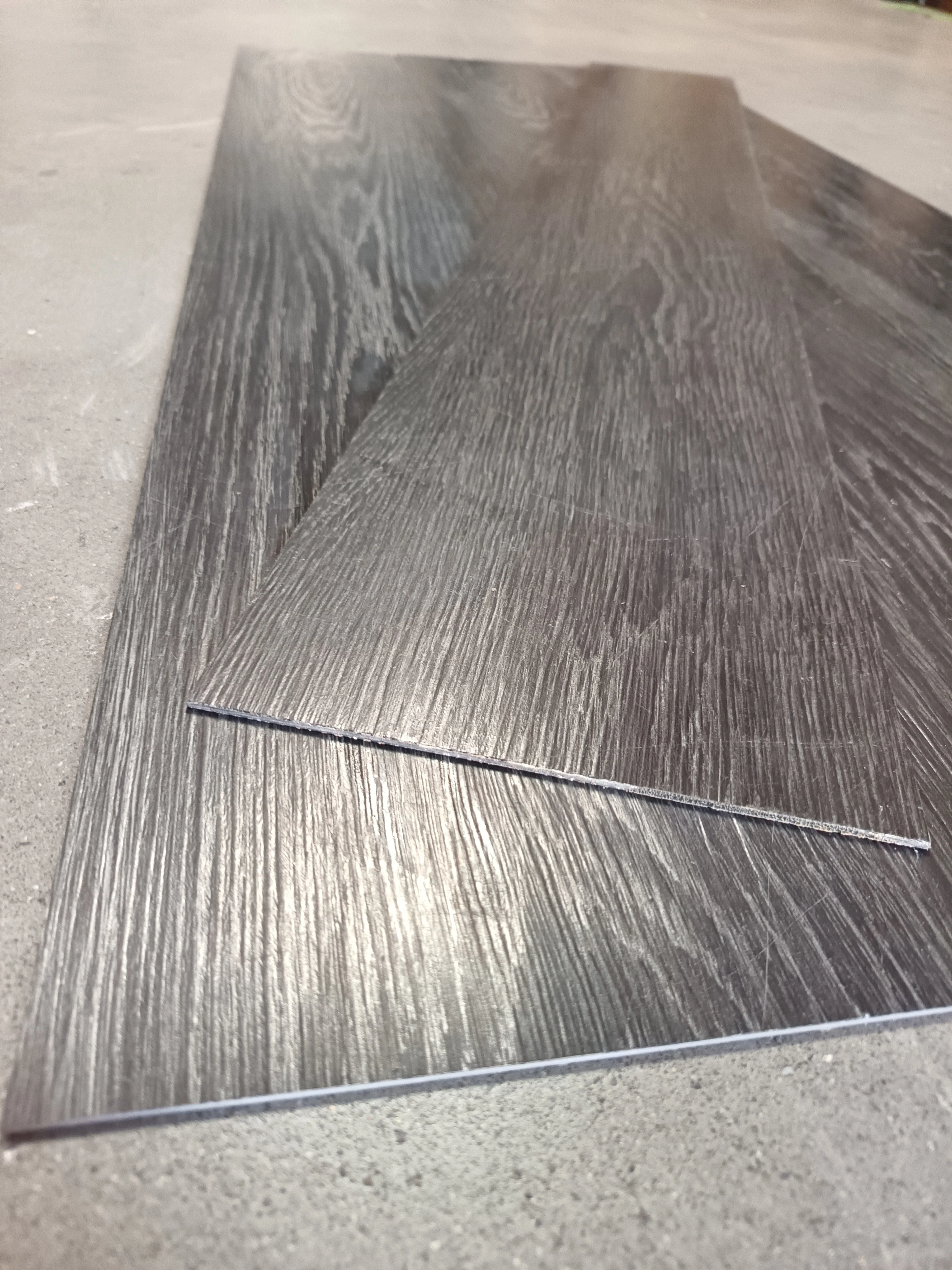 Dalle PVC noir cérusé - 1200 x 180 mm - à coller - Image 2