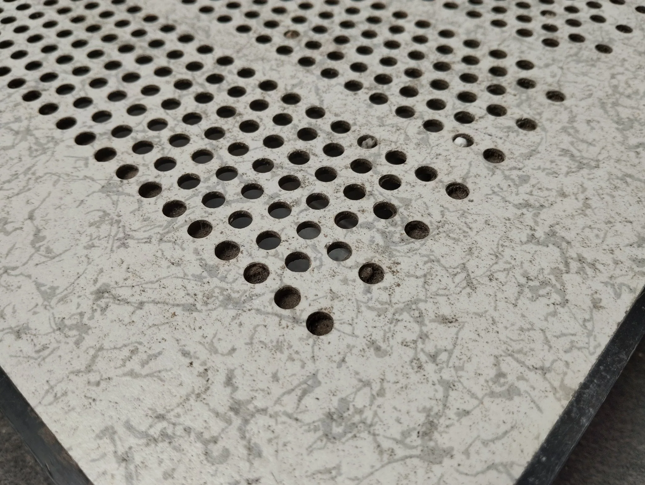 Faux plancher technique perforé  - 600 x 600 x 90 mm - Image 3