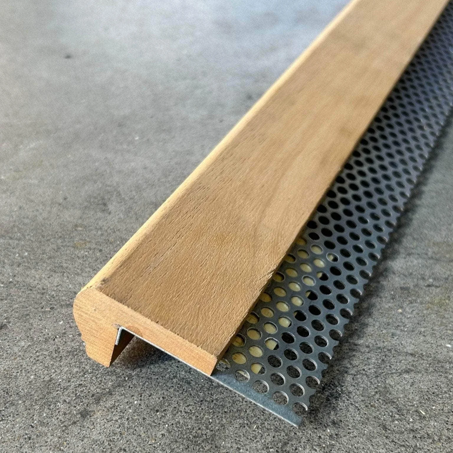 Nez de marche Bois exotique 50x35x10 mm - L=1 m