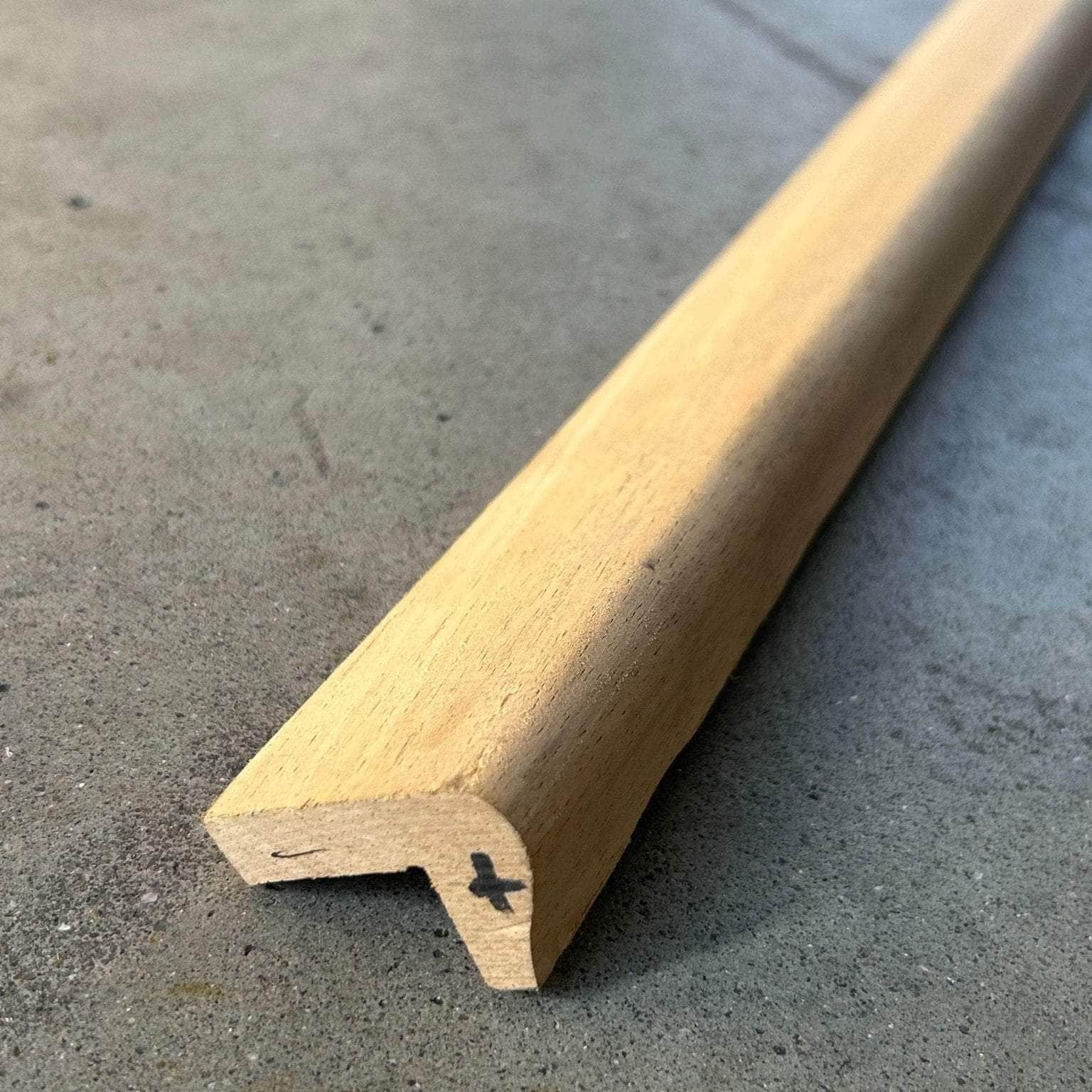 Nez de marche Eucalyptus 45x28x10 mm - L=1 m