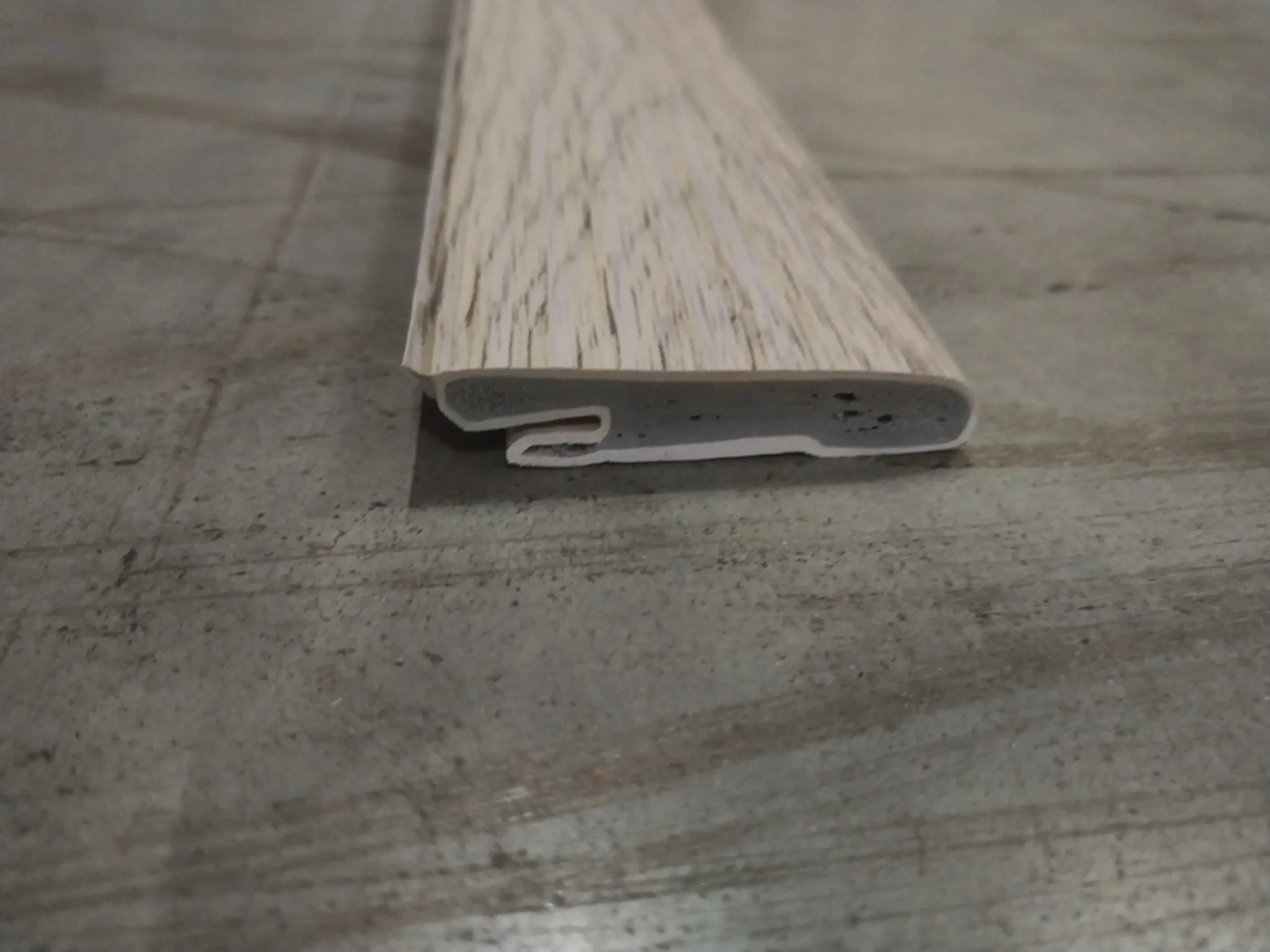 Plinthe SMF décor chêne beige-Lyon 2500x59x17,4mm - Image 3
