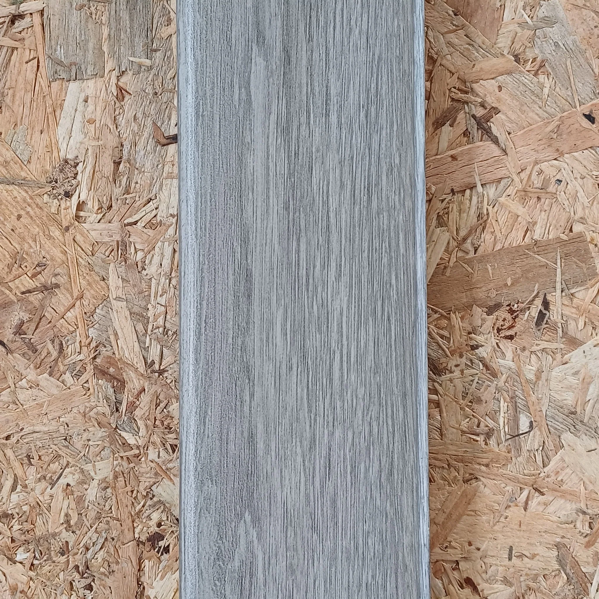 Plinthe SMF décor chêne gris clair 2500x59x17,4mm
