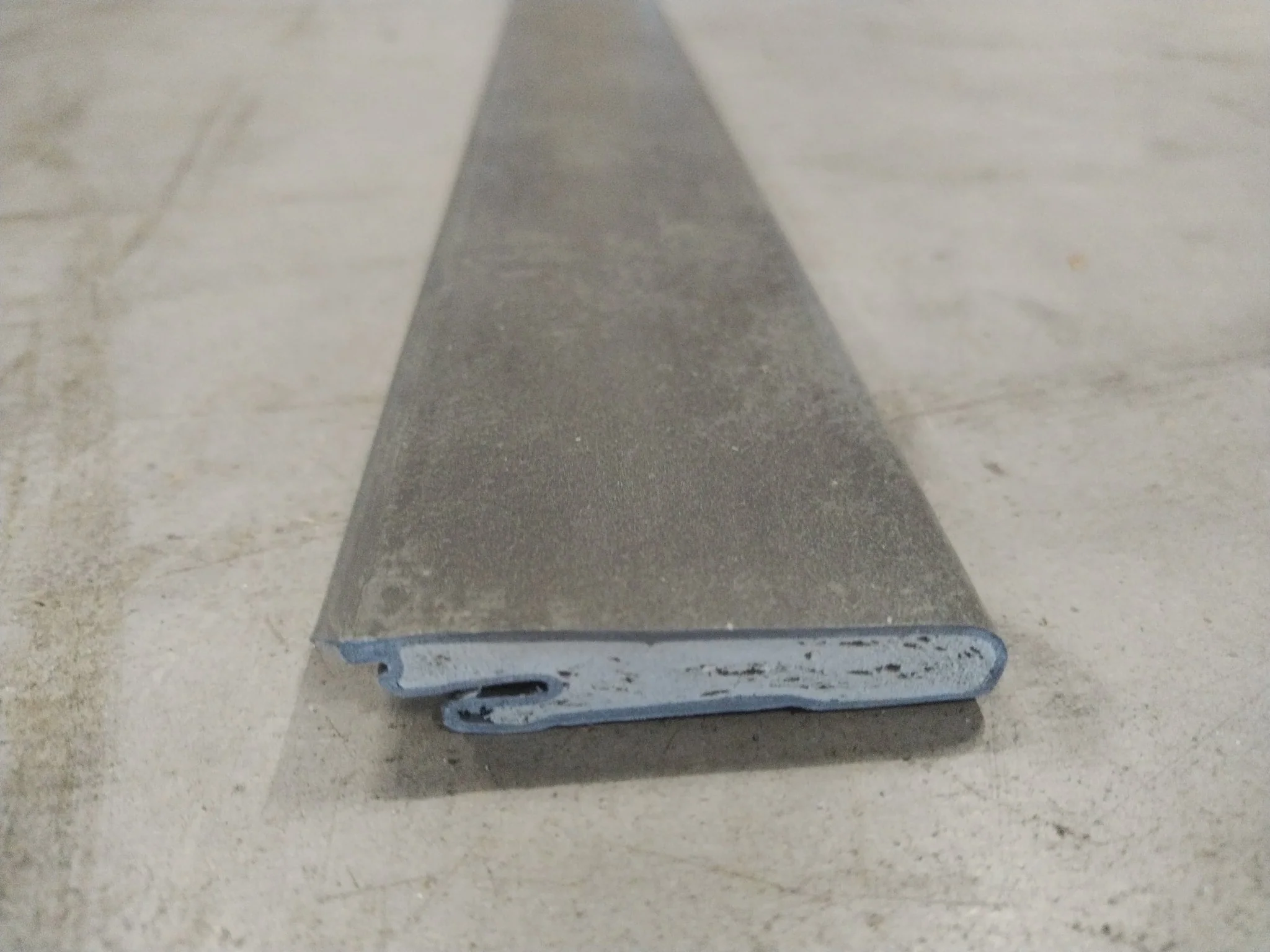 Plinthe SMF décor granit anthracite Sizilien 2500x59x17,4mm - Image 4