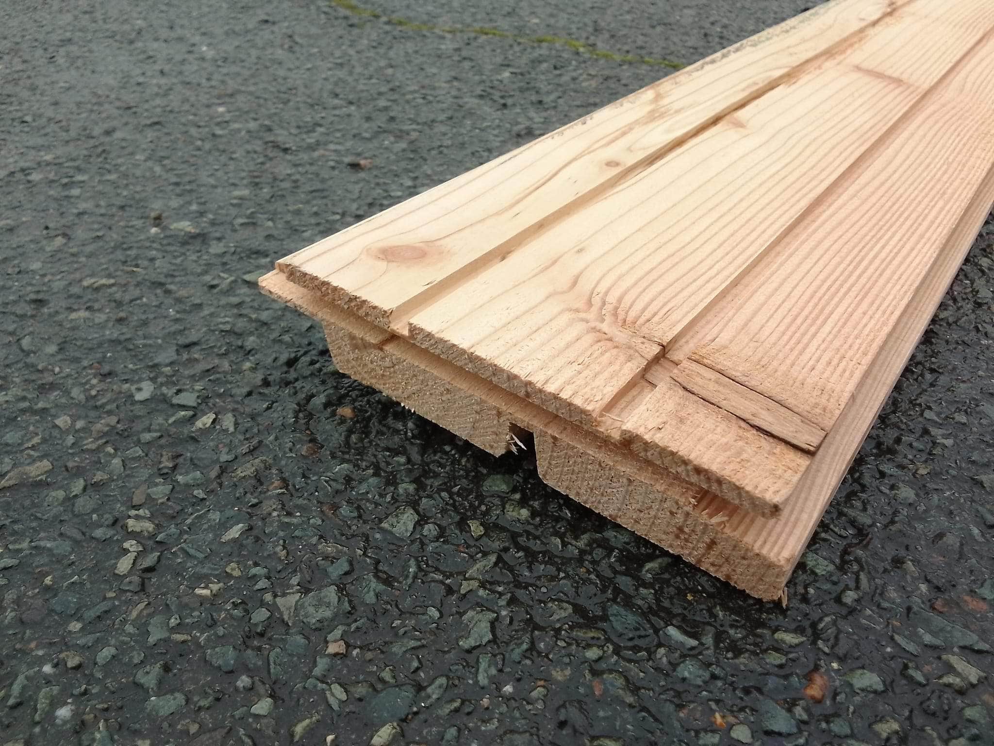 Bardage mélèze des Alpes rainé en bout - 26x125 - L=4m (profil Alga) - Image 3