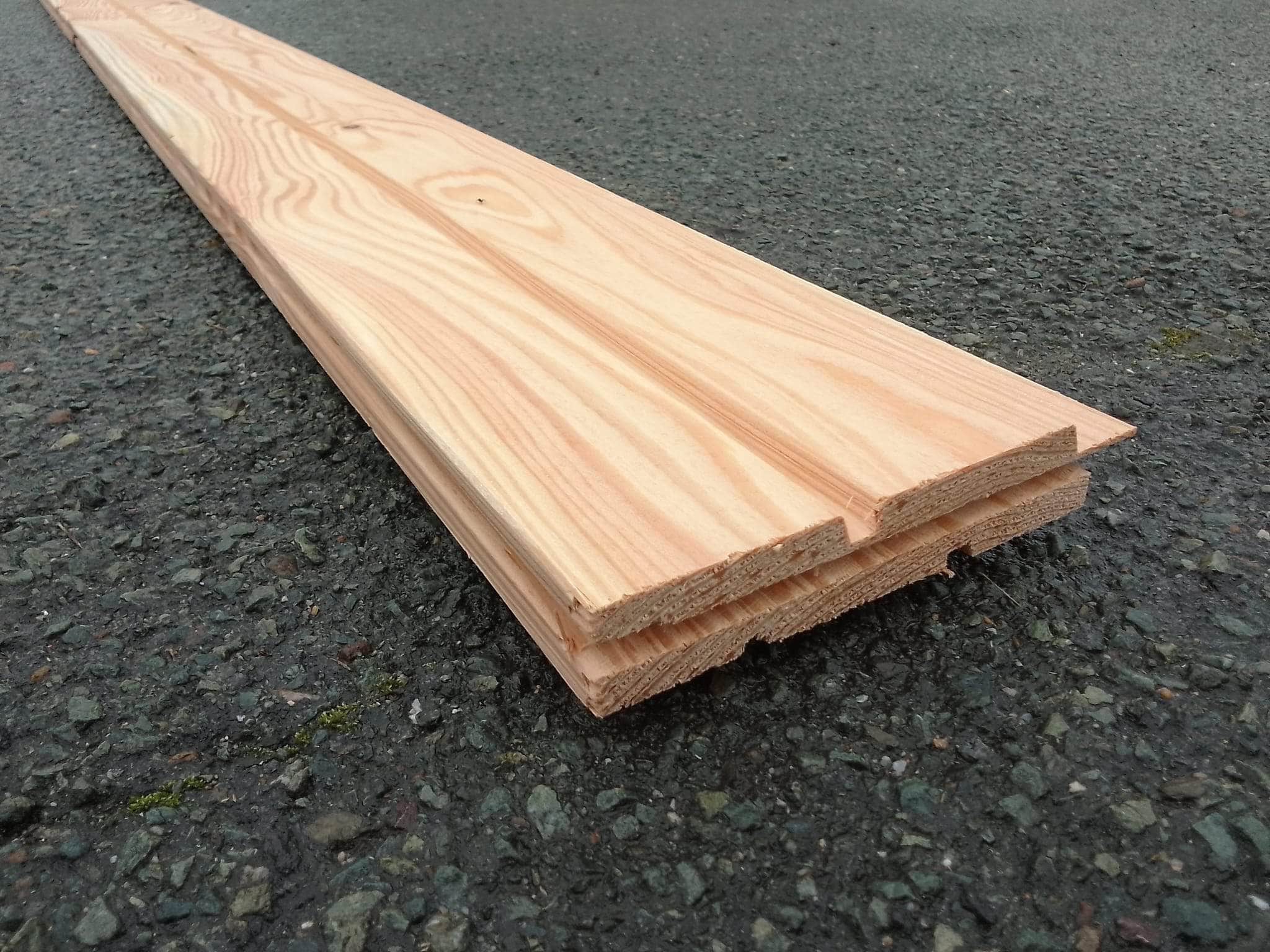 Bardage mélèze des Alpes rainé en bout - 26x135 - L=4m (profil Draco) - Image 2