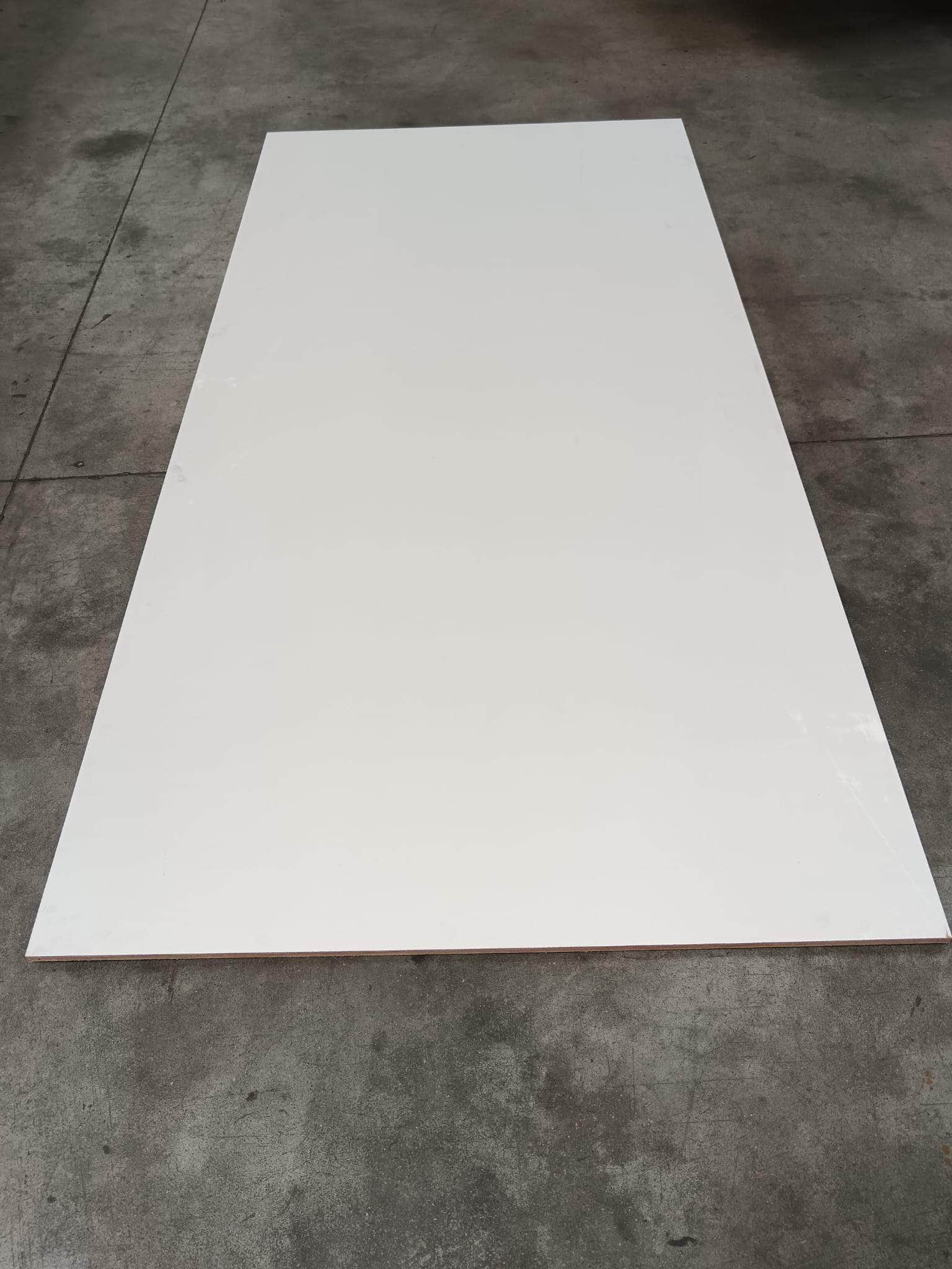 Contreplaqué okoumé pré-peint - 2500 x 1220 x 18 mm (défaut visuel) - Image 4