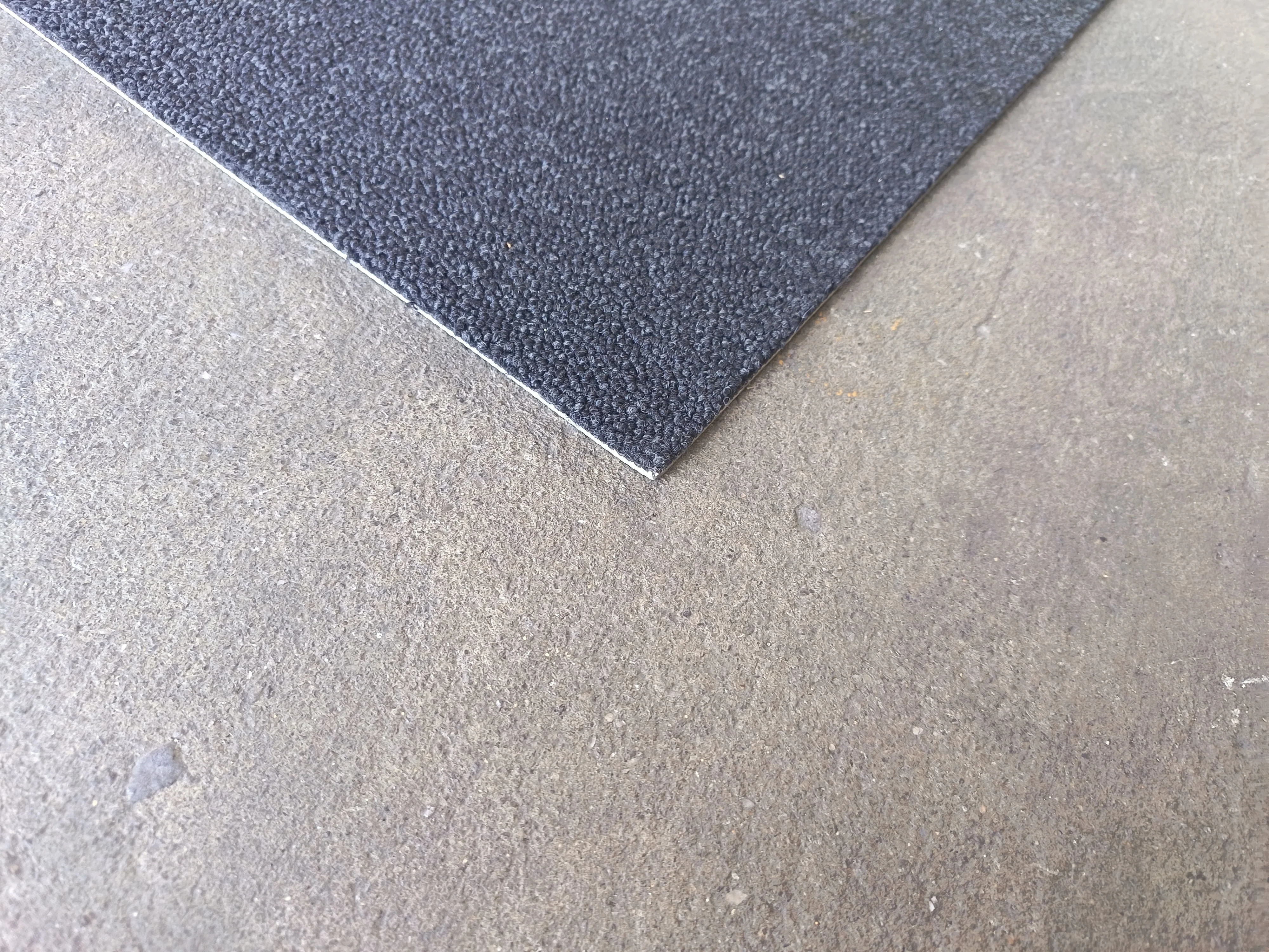 Dalle moquette gris - 500 x 500 mm - Tarkett Tecsom - Image 3