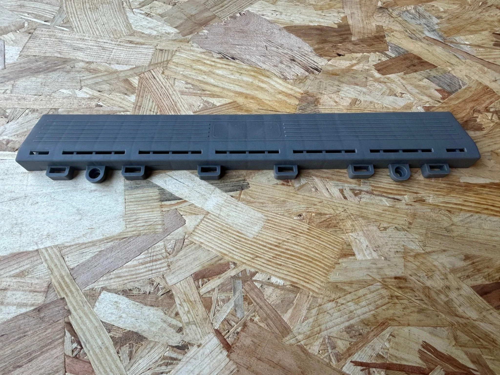 Bordure pour dalle de garage 395mm - femelle gris