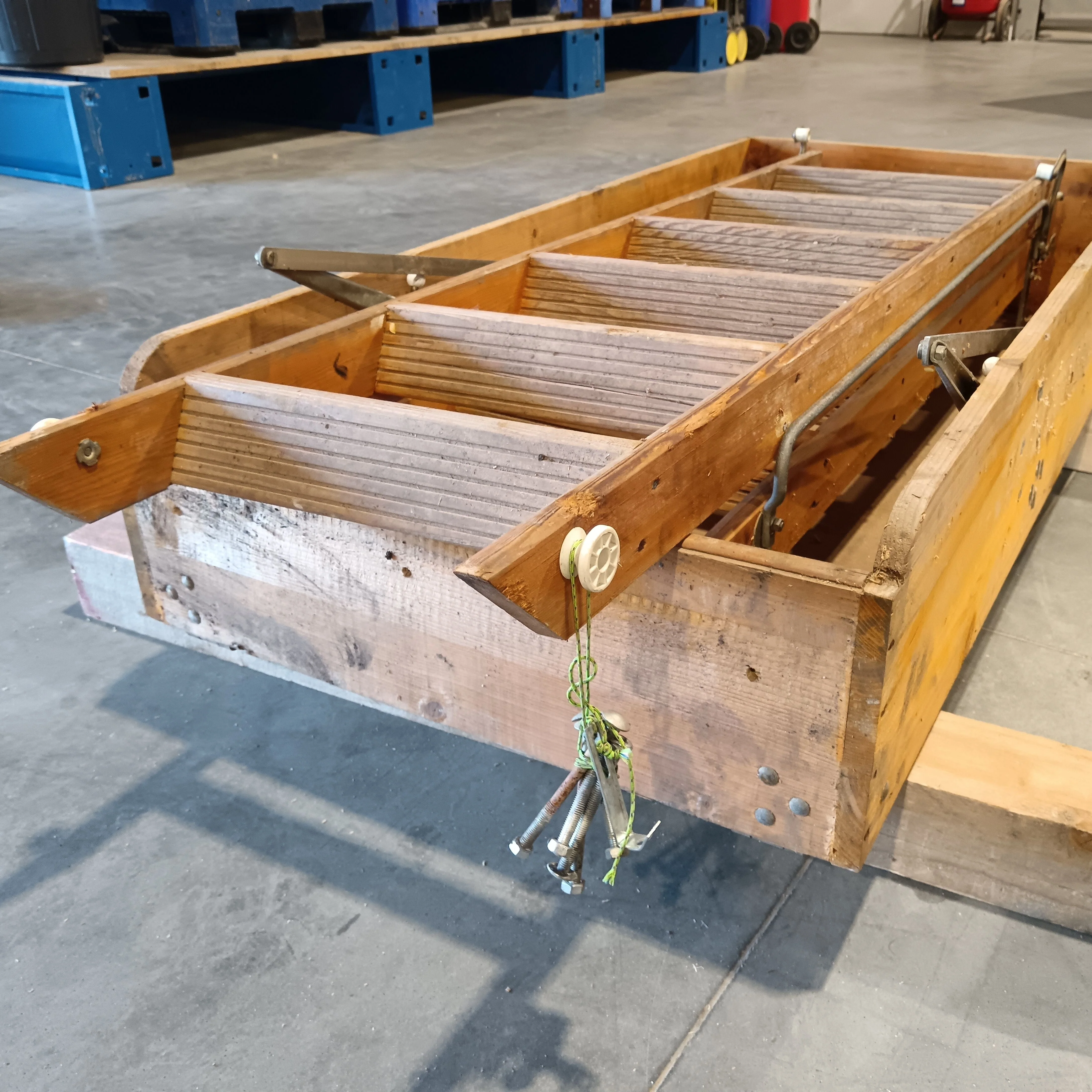 Echelle de grenier escamotable manuelle bois - 1395 x 695 mm