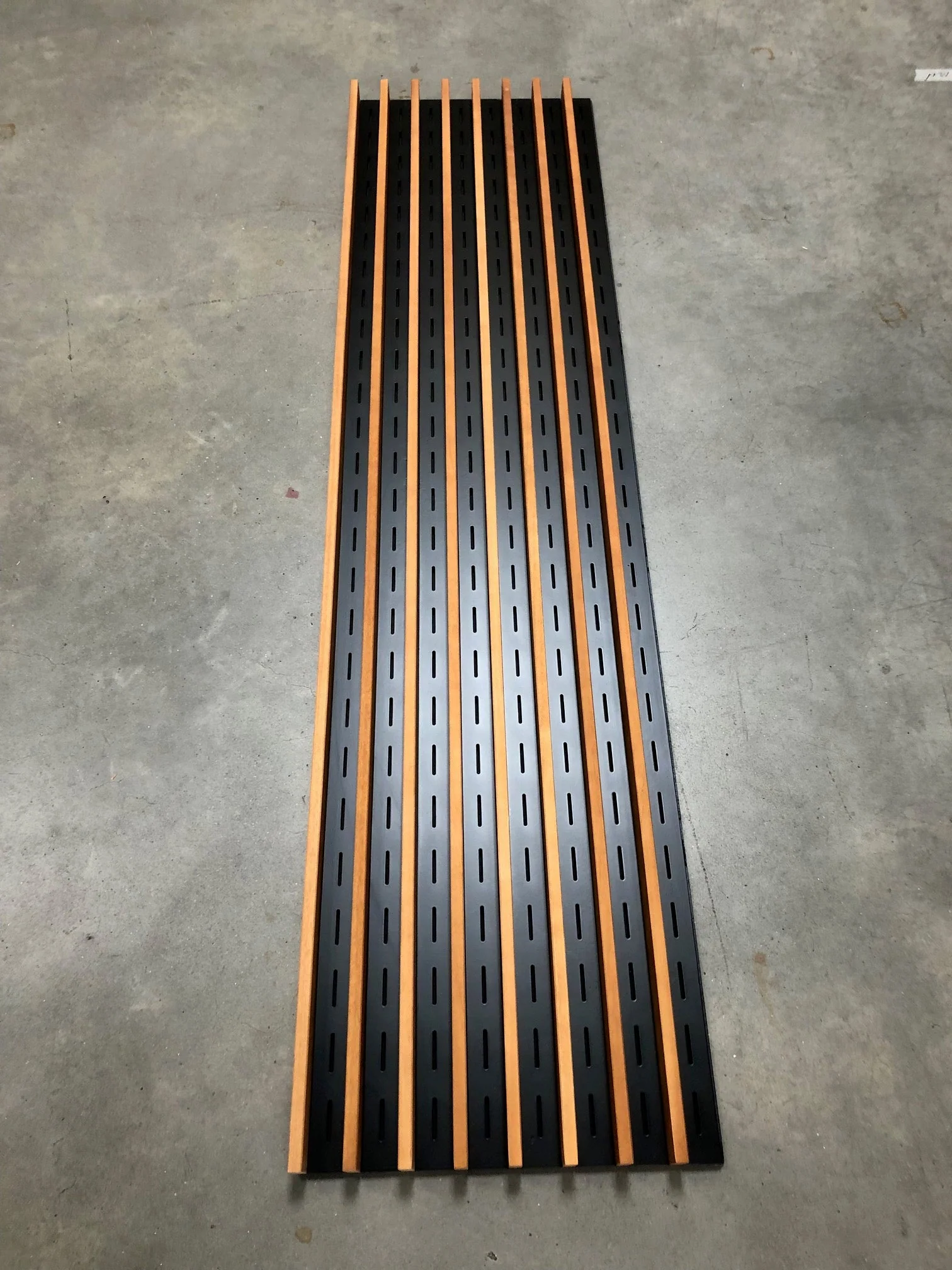 Panneaux spigoline acoustique bois massif et contreplaqué - 600 x 70 - L=2.4m - Image 3