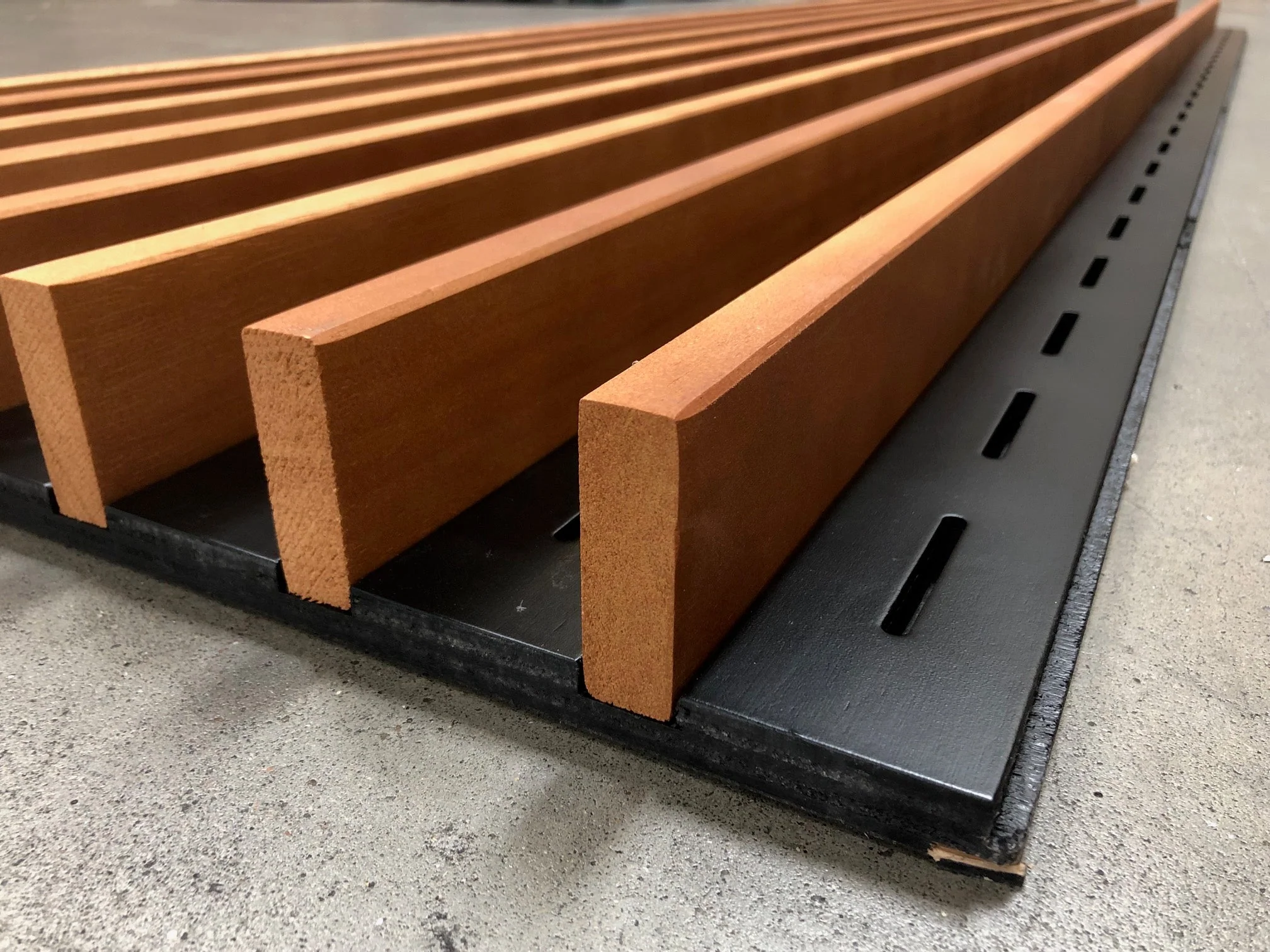 Panneaux spigoline acoustique bois massif et contreplaqué - 600 x 70 - L=2.4m - Image 6