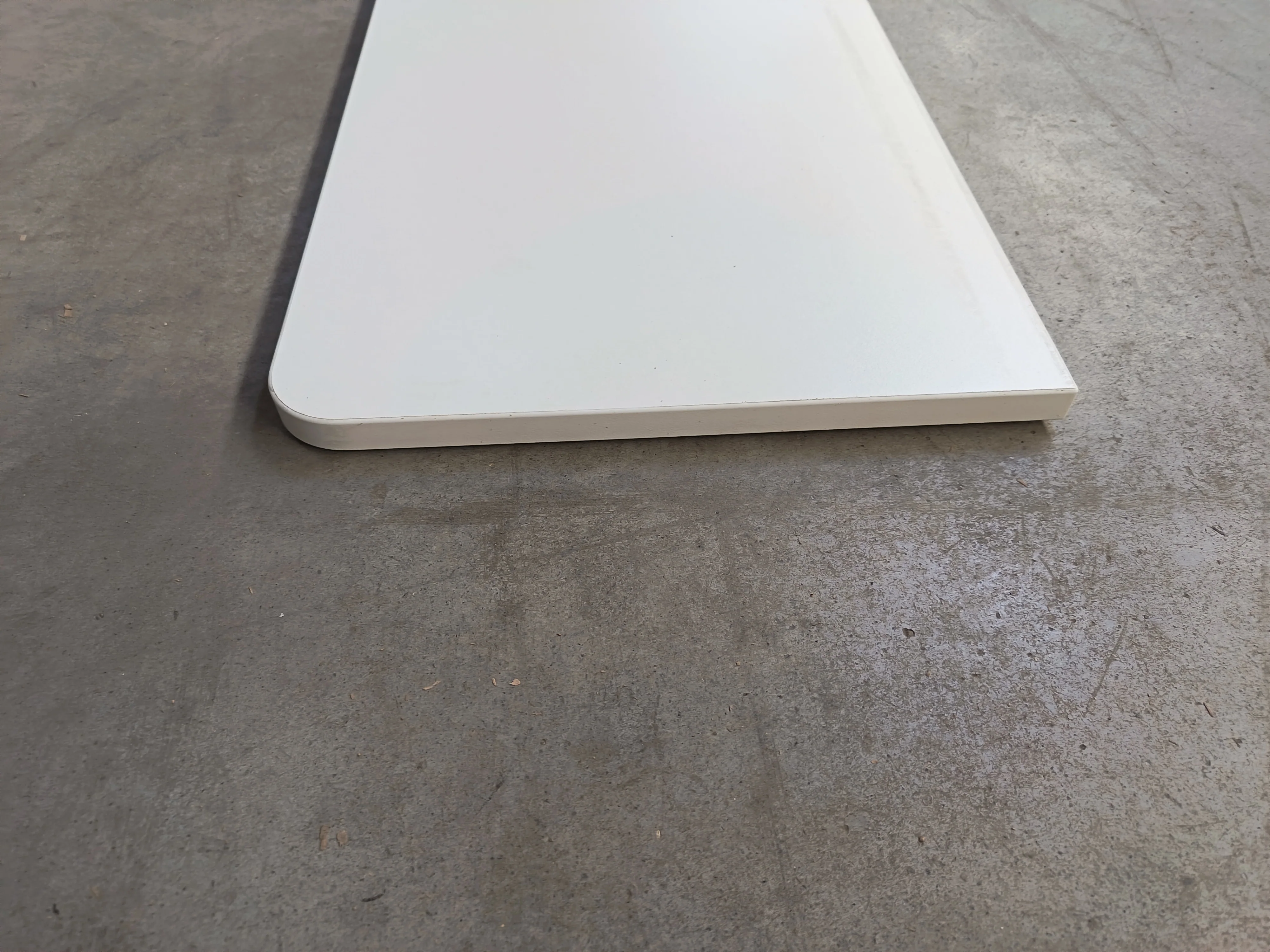 Tablette aggloméré blanc - 1600 x 360 x 18 mm (bord arrondi) - Image 4