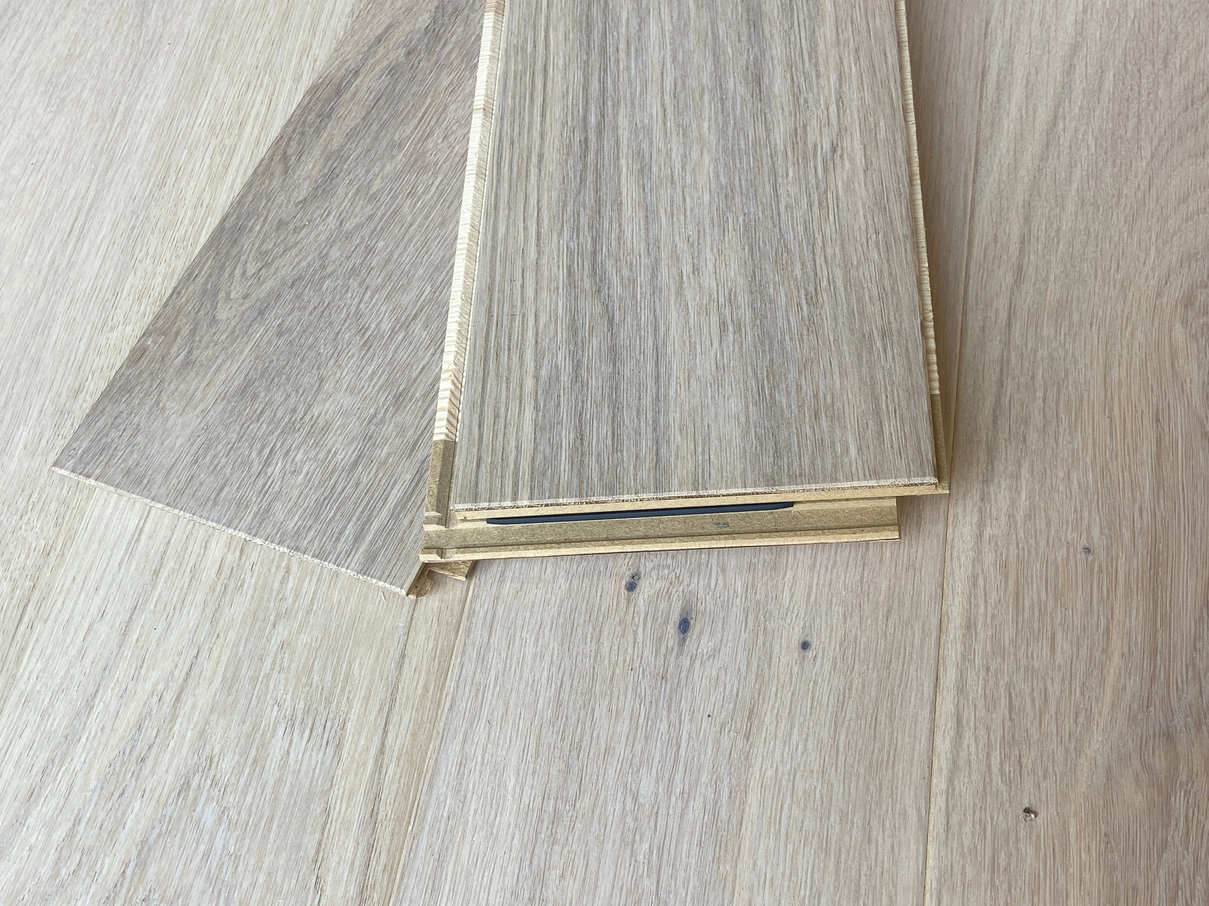Parquet Contrecollé chêne 1 frise brossé verni mat blanchi  1092x155x14mm (BC8-DBE1-L05-BLR-K14155-M) (declassé) - Image 6