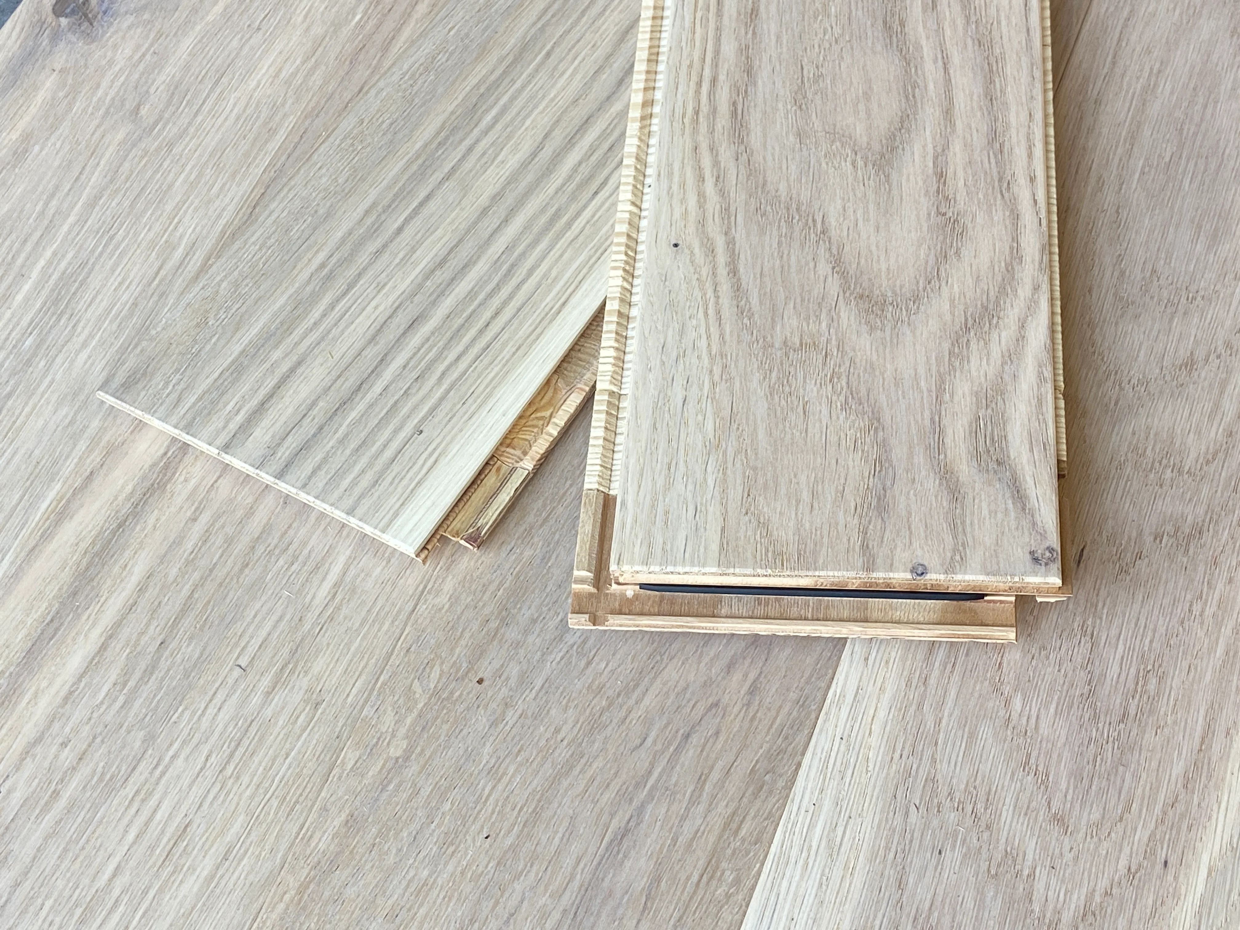 Parquet Contrecollé chêne 1 frise brossé 1092x130x14mm, verni mat blanchi (déclassé) - Image 5