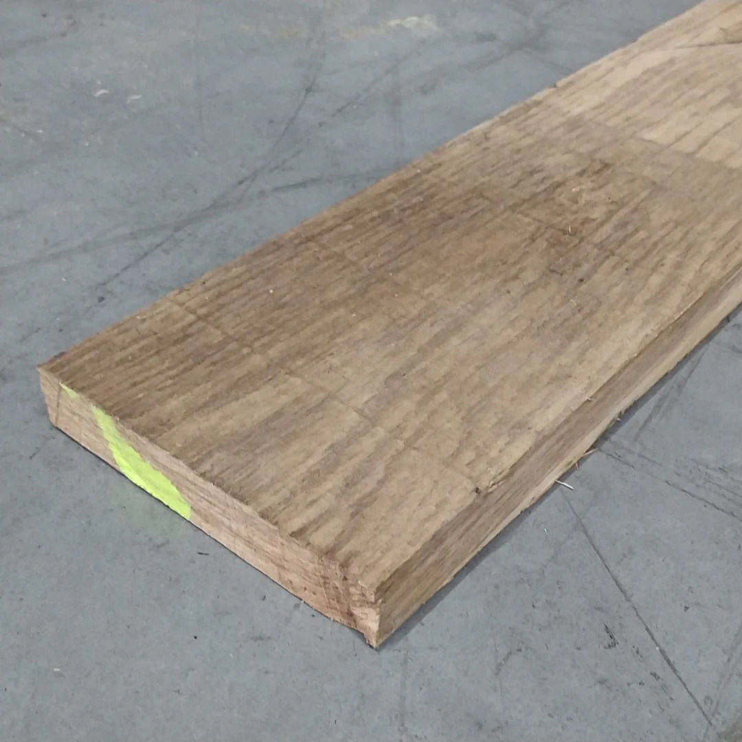 Planche chêne ép.30mm -l.150 mm à 160 mm - L.120 cm à 166 cm (brut de sciage)