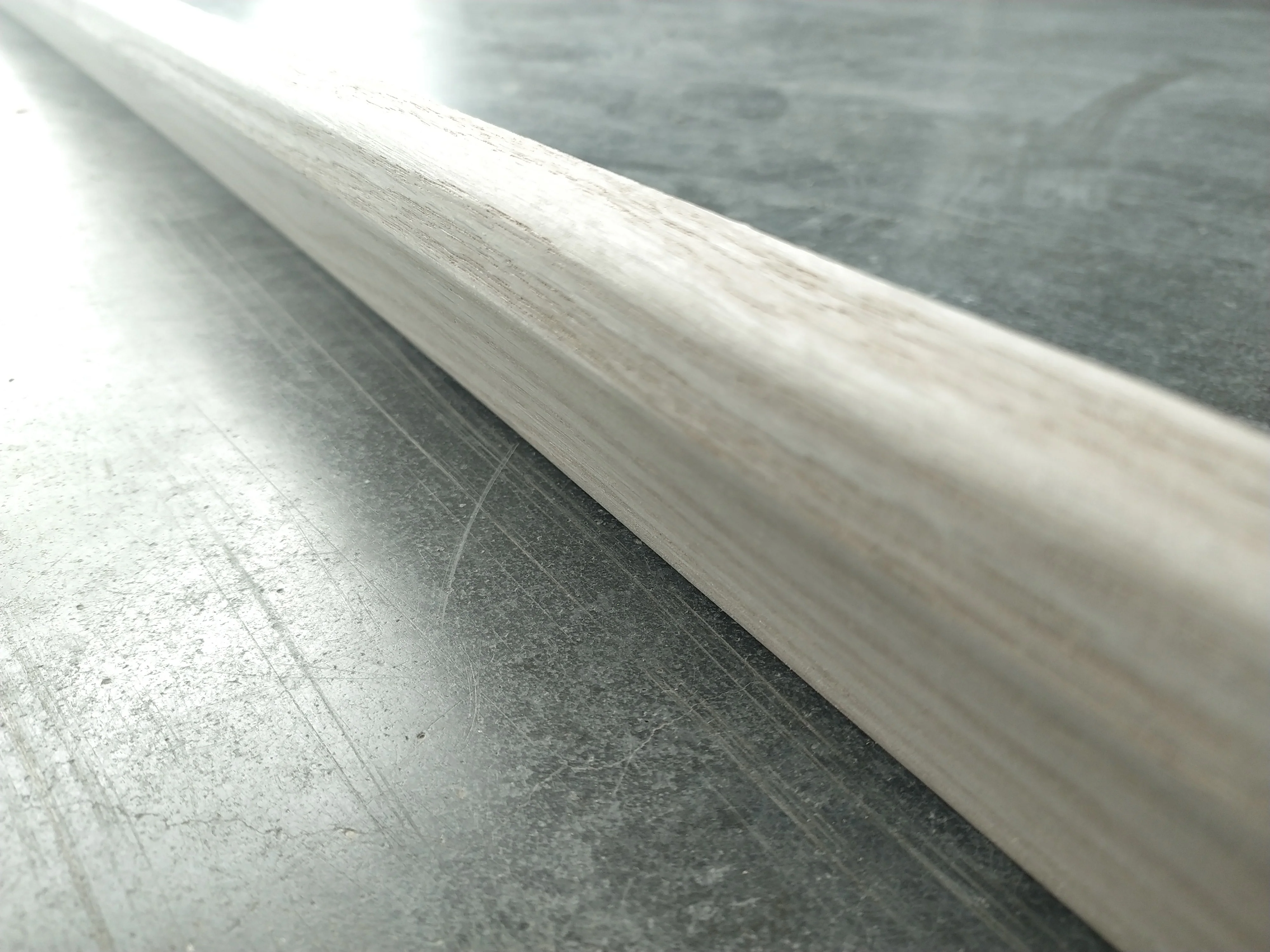 Plinthe électrique MDF plaqué chêne - 20x70 - L=2,23m - Image 2