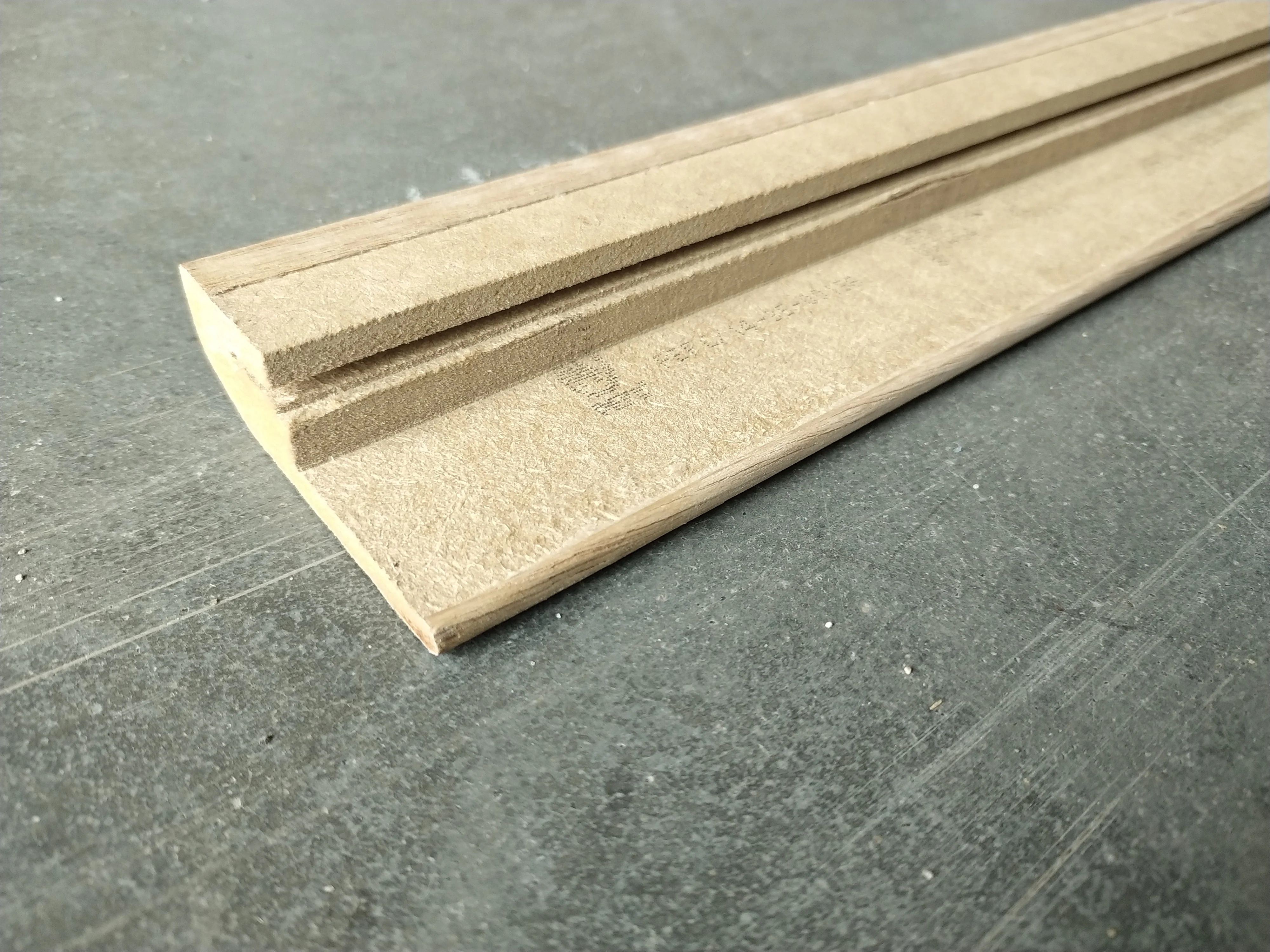 Plinthe électrique MDF plaqué chêne - 20x70 - L=2,23m - Image 3