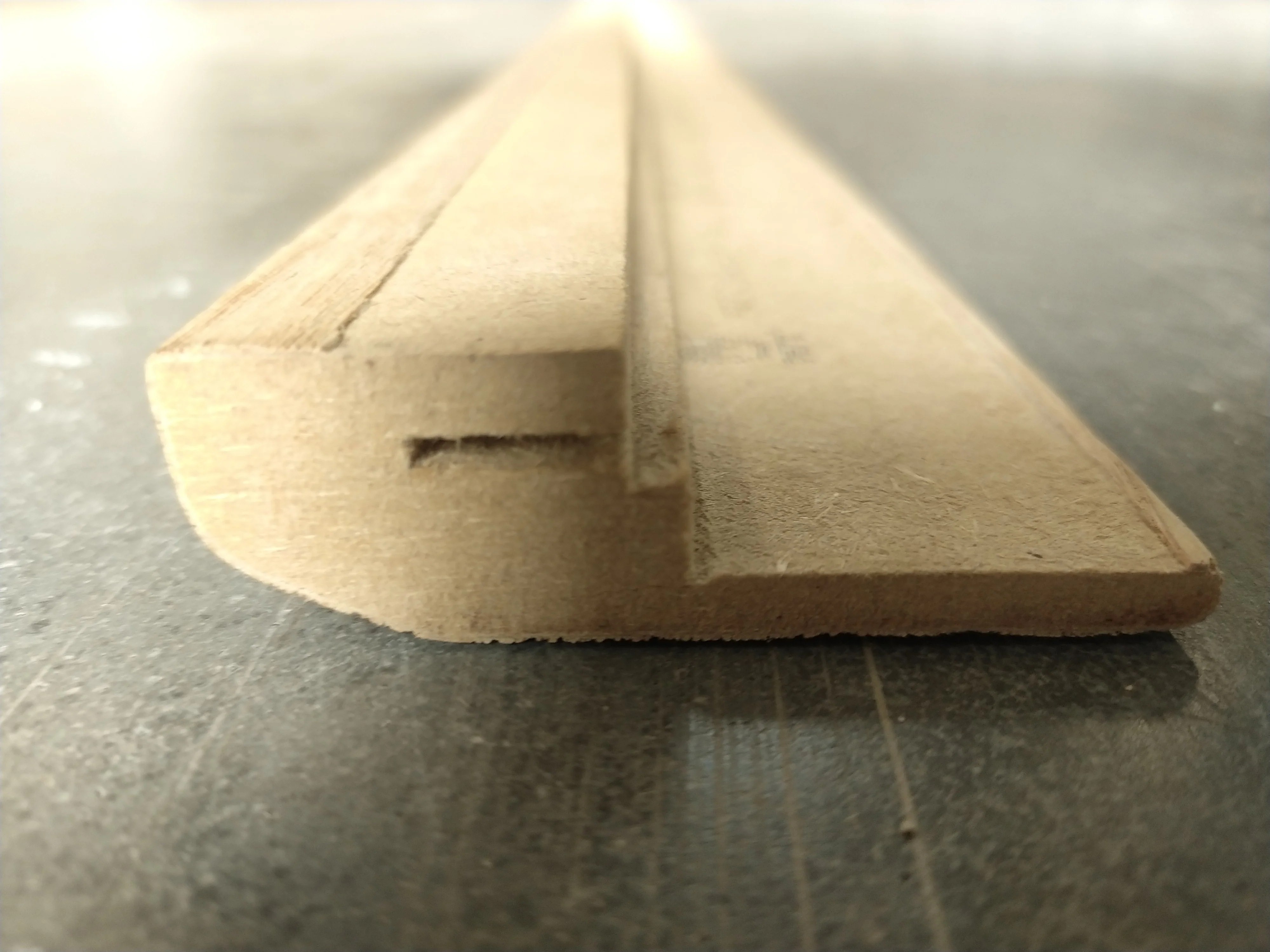 Plinthe électrique MDF plaqué chêne - 20x70 - L=2,23m - Image 4