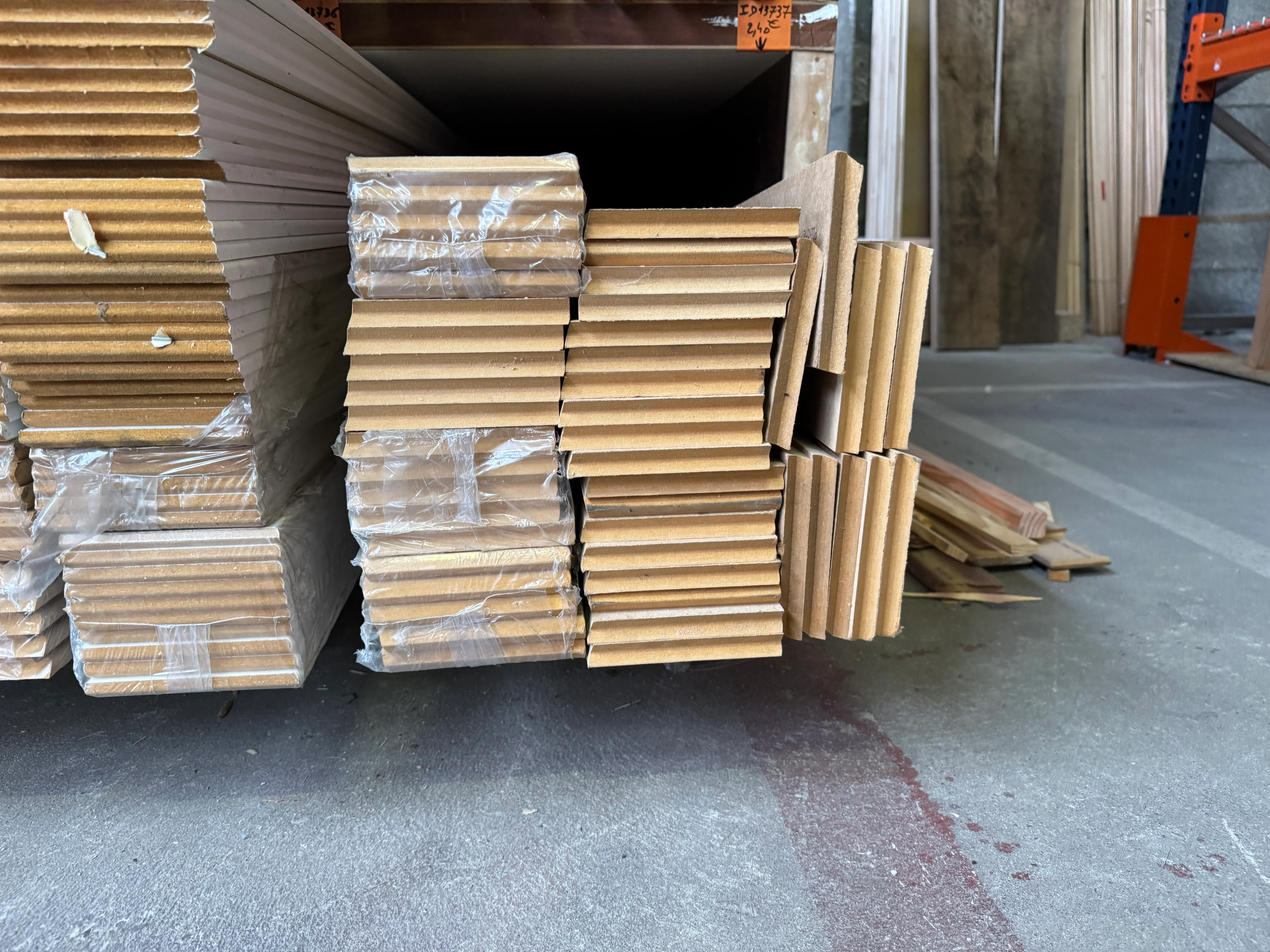 Plinthe MDF brut chanfreiné - 14x120 - L=2,4m - Image 2