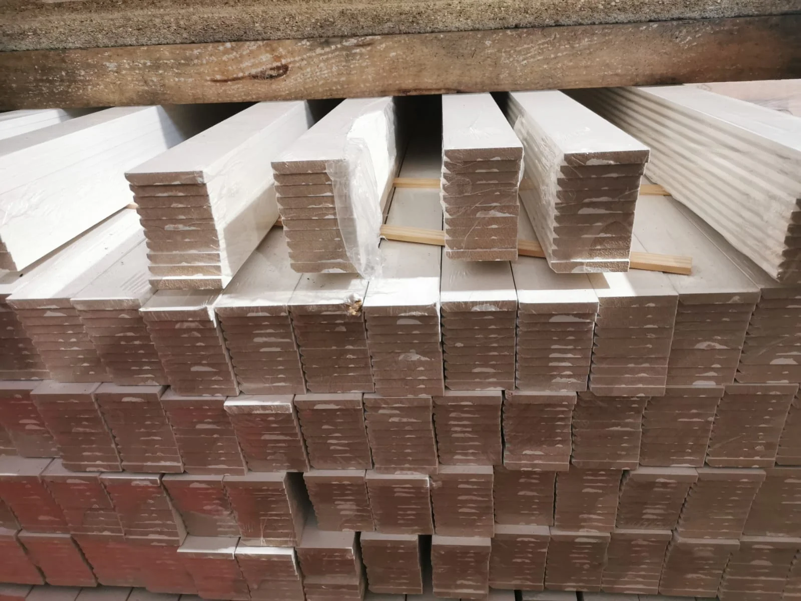 Plinthe MDF pré-peinte blanche - 10x60 - L=3,05m - Image 3