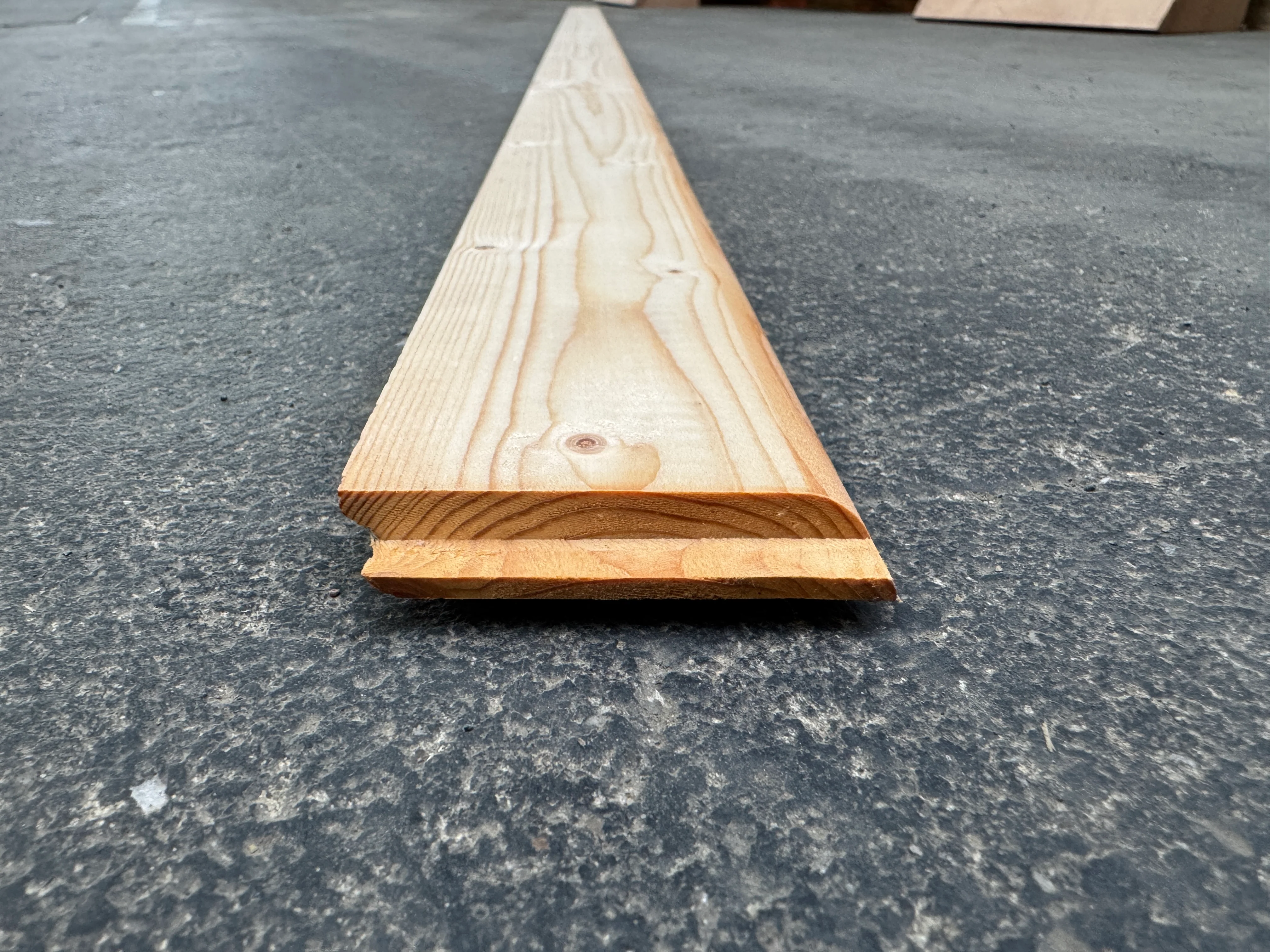 Plinthe sapin - 13x68 - L=2,1m - Image 2