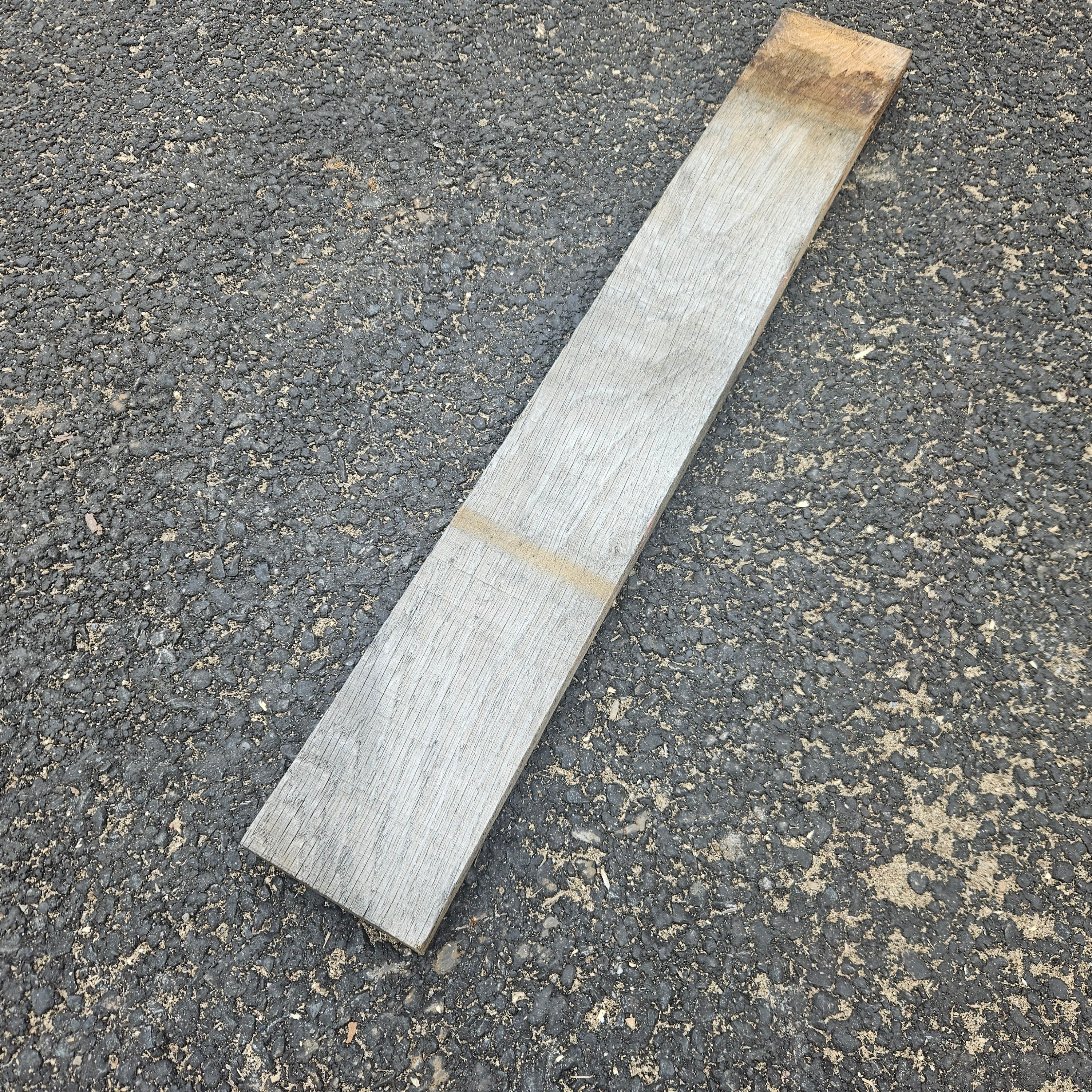 Planche chêne bois massif ép. 27mm - l.80 à 110 mm - L 0,4 à 1,1m (brut de sciage) - vendu au ml
