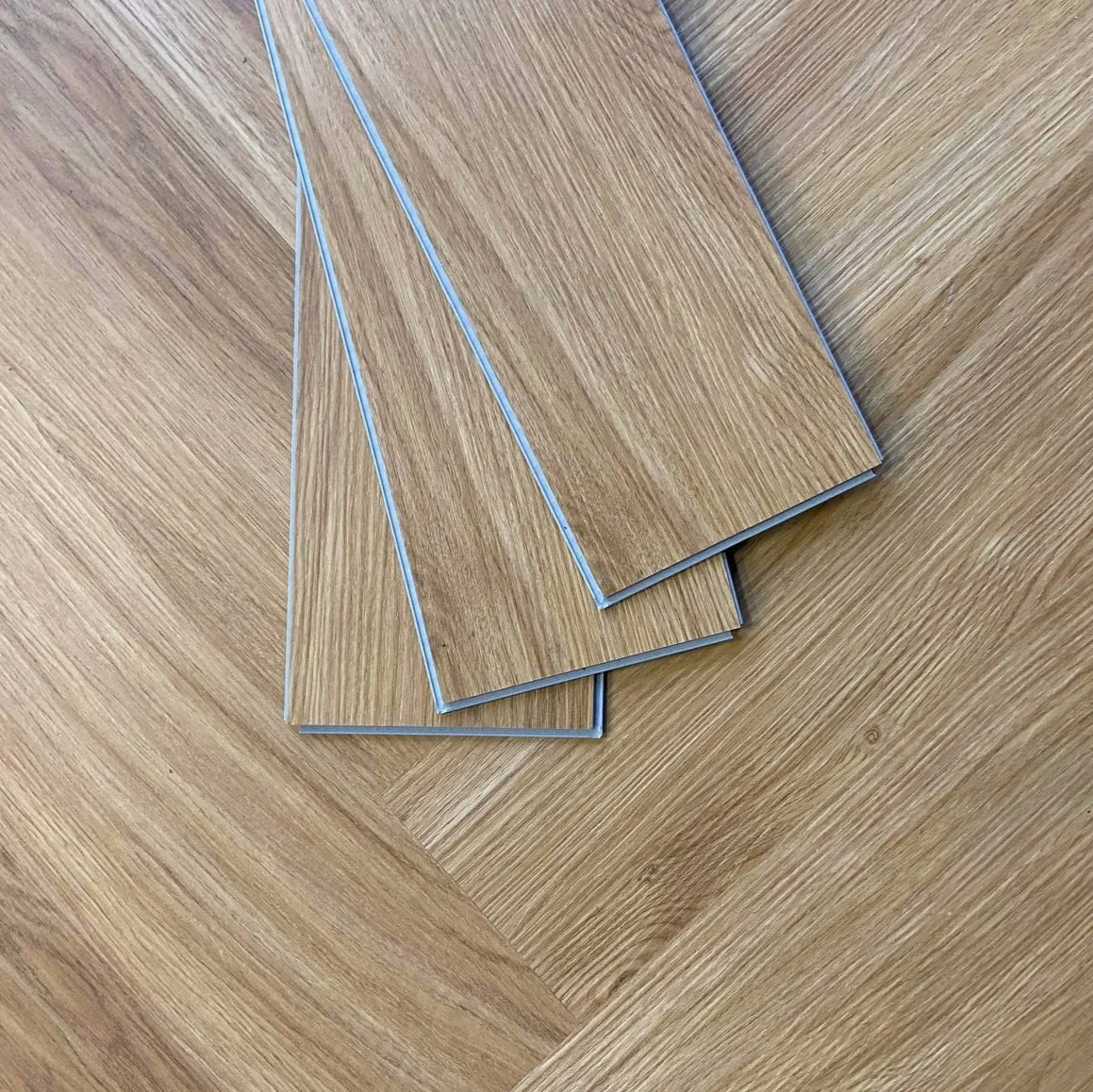 Sol PVC-SPC Baton Rompu Chene chaleureux usage résidentiel 640 x 128 × 5mm sous-couche intégrée - Image 2