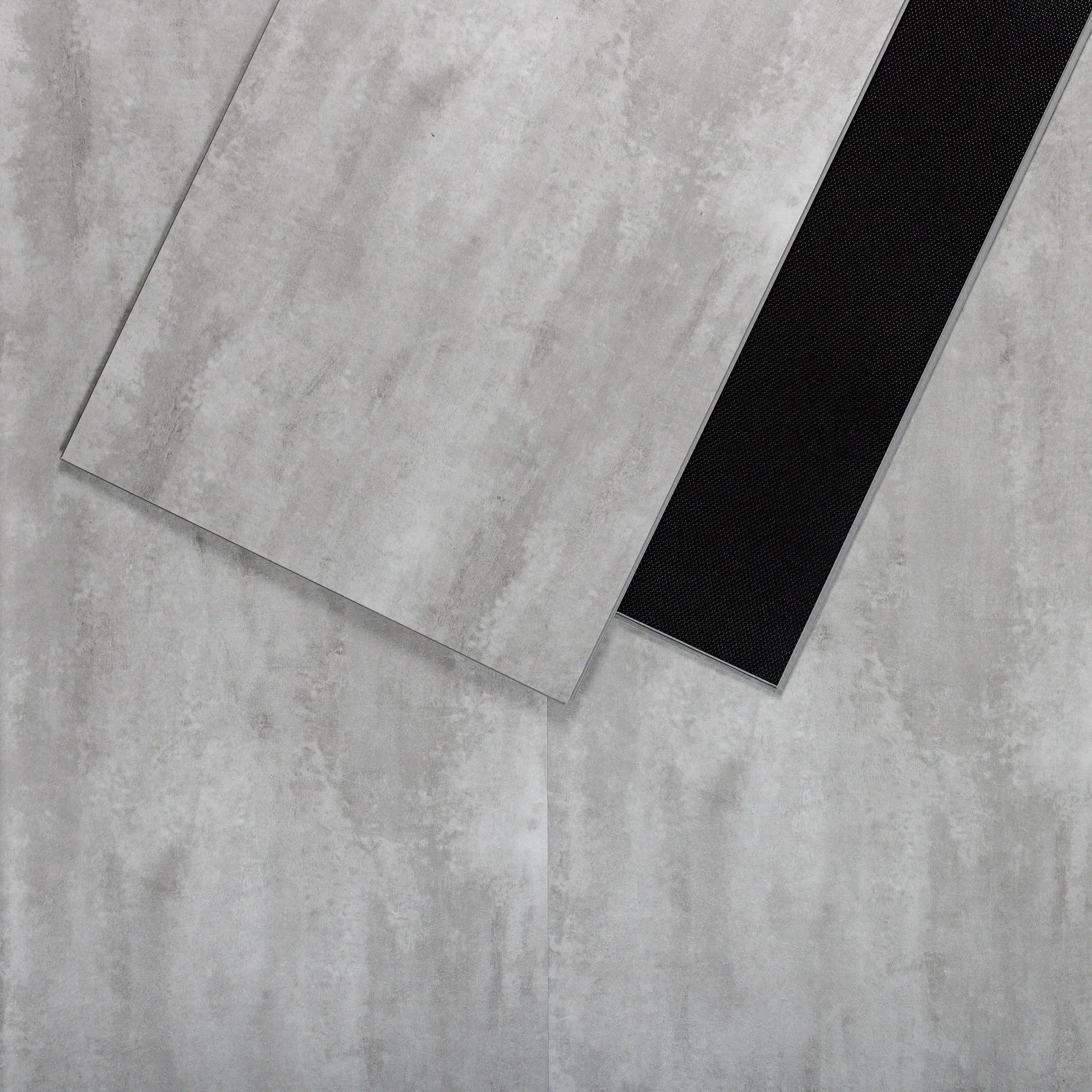 Sol PVC-SPC clipsable imitation carrelage gris clair béton indus - 940 x 470 × 6.0mm sous-couche intégrée (SPC105) - Image 6