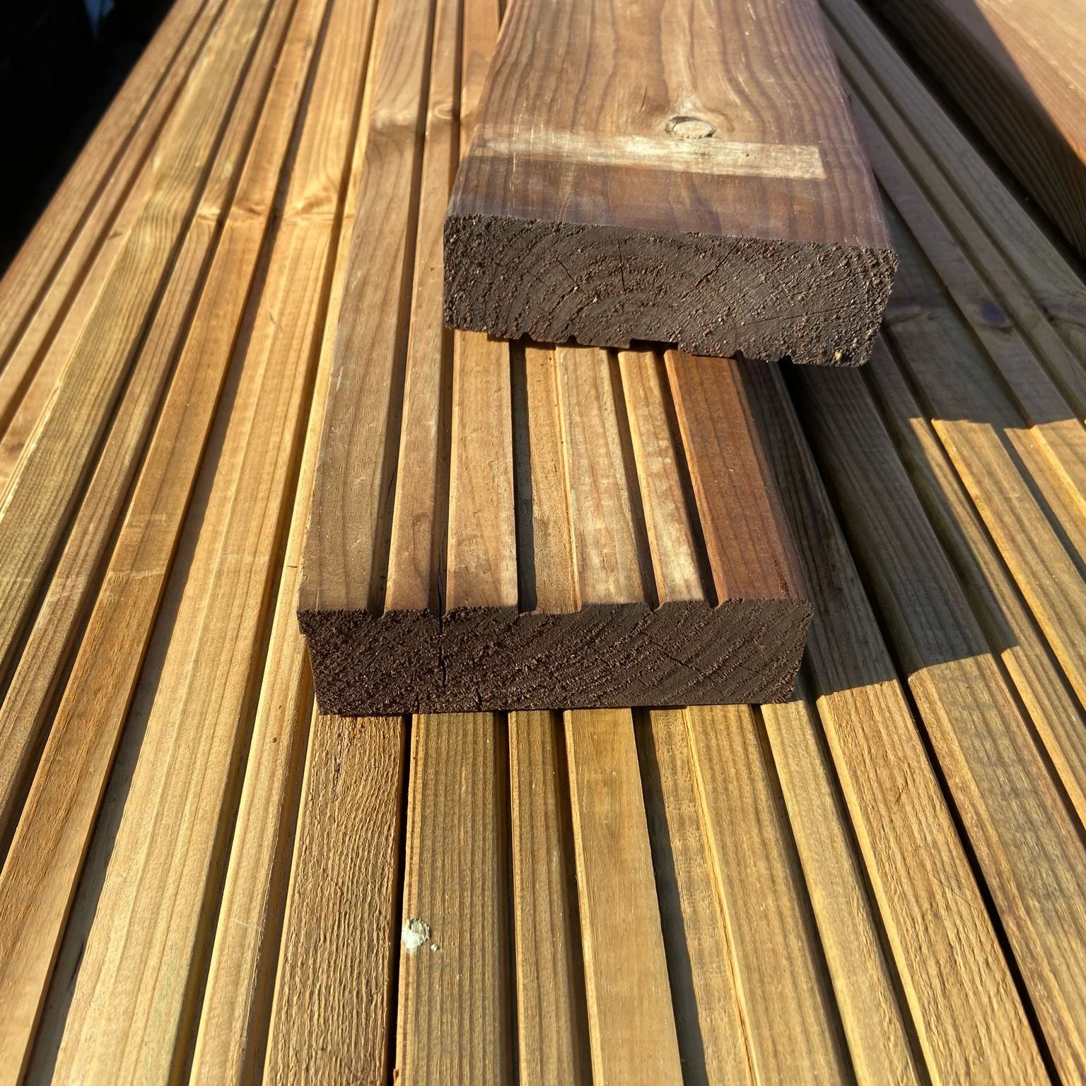 Lame de terrasse pin imprégné Classe 4 - 45x145 - L=4m (profil Cancun) (déclassé)